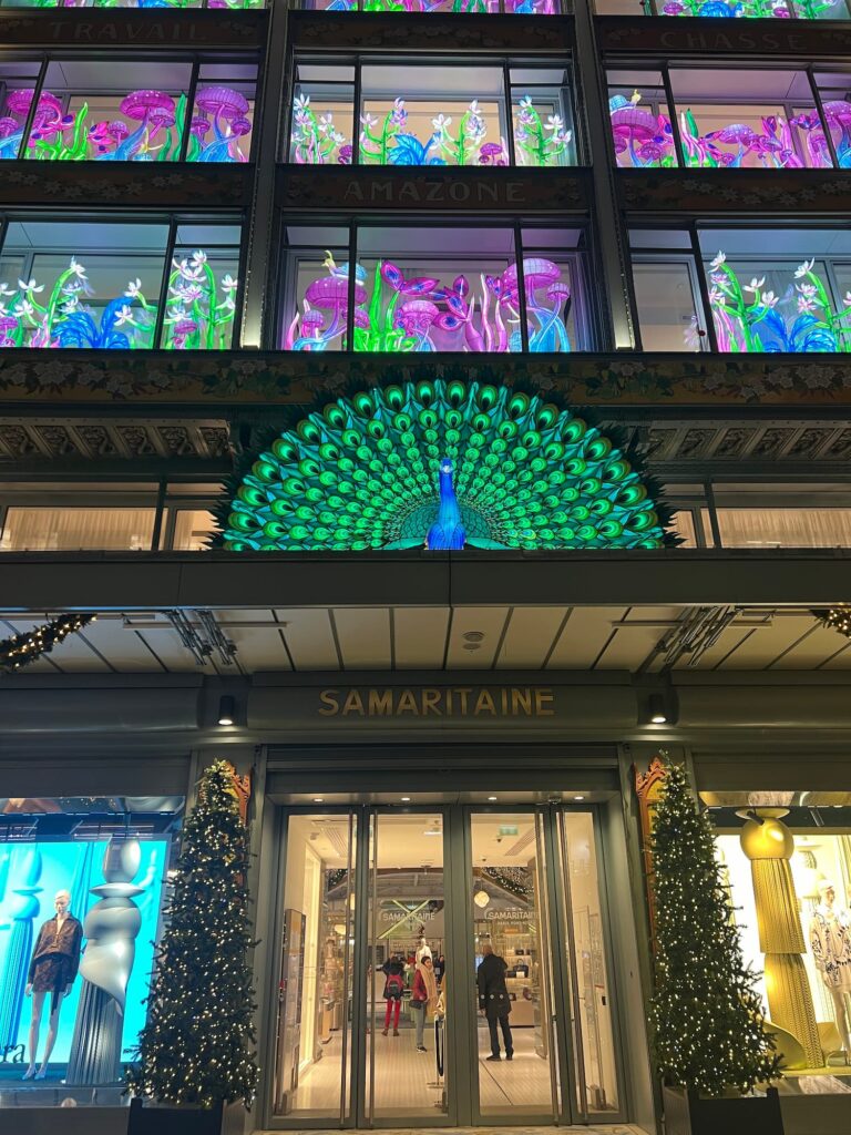 noël à paris | vitrines de la samaritaine décorées pour noël | Hôtel de Seine paris