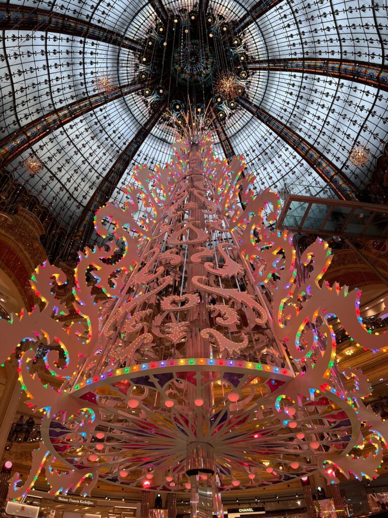 noel à Paris | sapin de noel Galeries Lafayette | sejour à l'hotel de seine paris 6