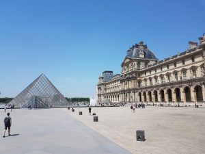 Book a Hotel for a week in Paris 6