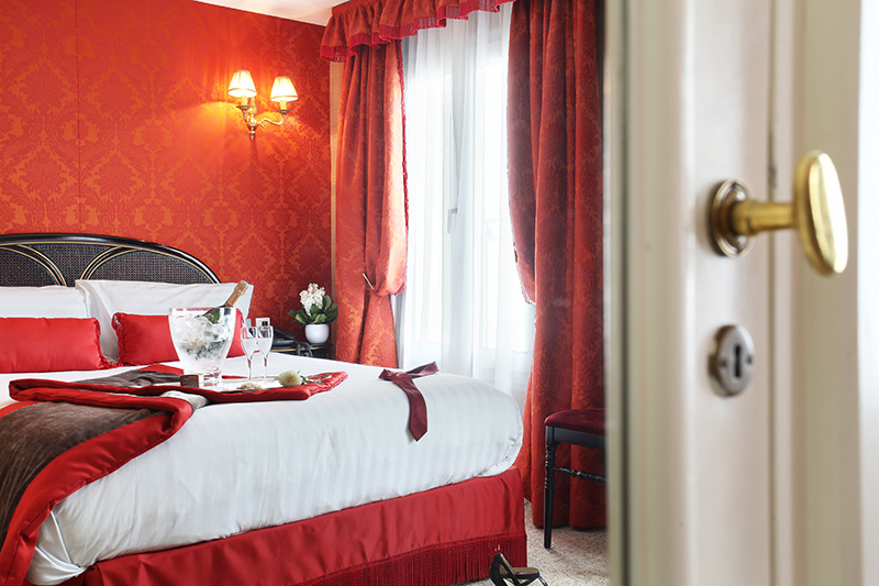 Book a hotel room in Paris for Valentine's Day
