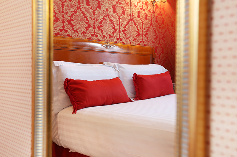 Where to find a hotel with good bed in Paris City center ?
