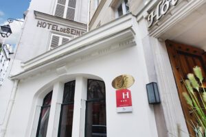 Visit Paris 6th arrondissement on foot: book at the Hotel de Seine